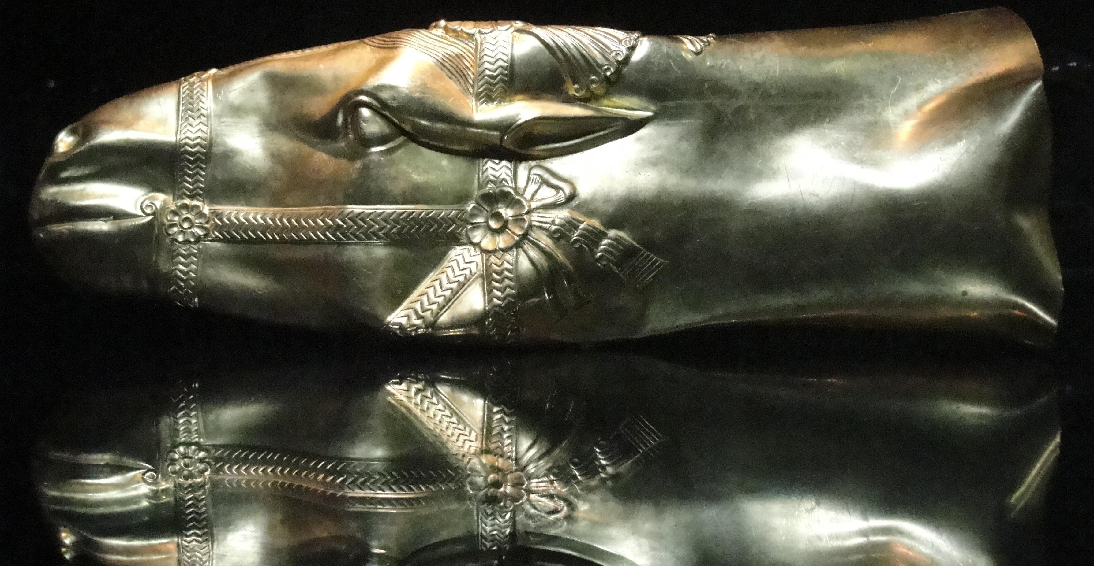 Mesa kato Golden head of horse rhyton Sassanid 6 7th