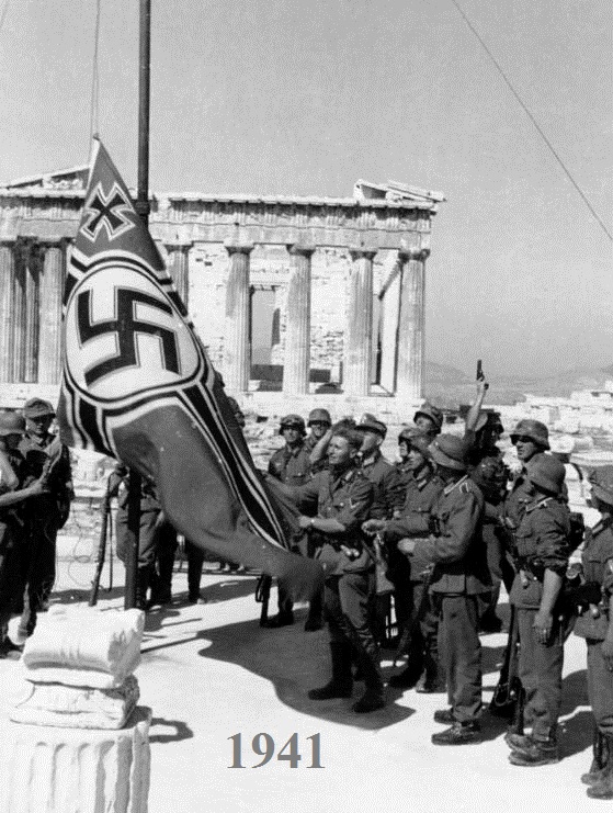 05 WWII Bundesarchiv Athen Hissen der Hakenkreuzflagge