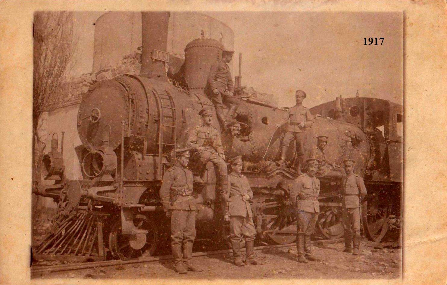 02 AL 2 Σταθμός Αλεξανδρούπ 1917 Βούλγαροι μπροστά σε διαλυμένη ατμομηχανή 